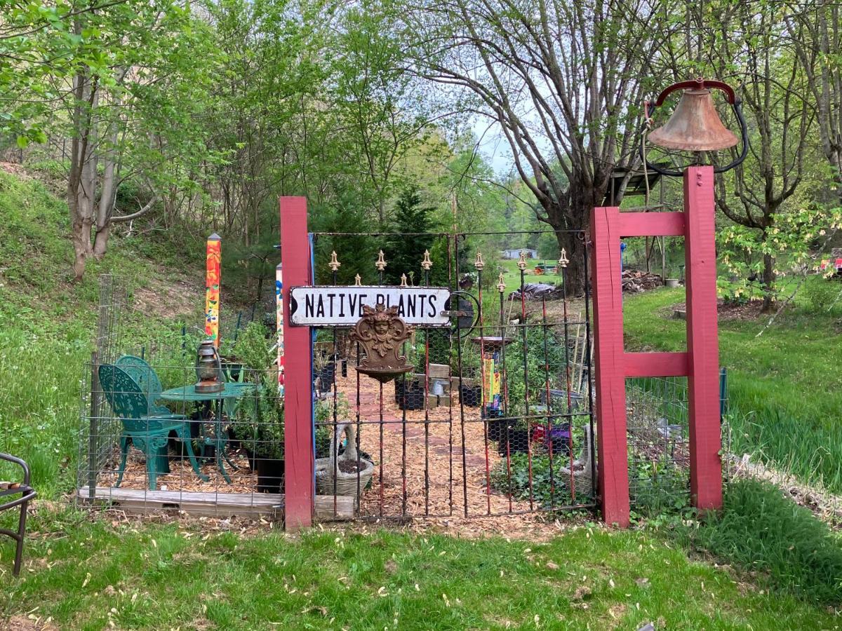 The Ashe Farm Bed & Breakfast Marshall Luaran gambar